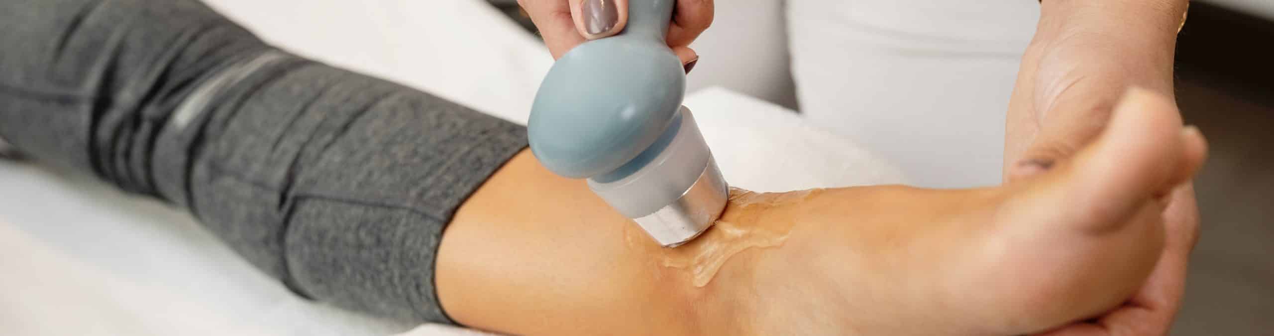 Closeup physical therapist treating client s joint with electrotherapy 1