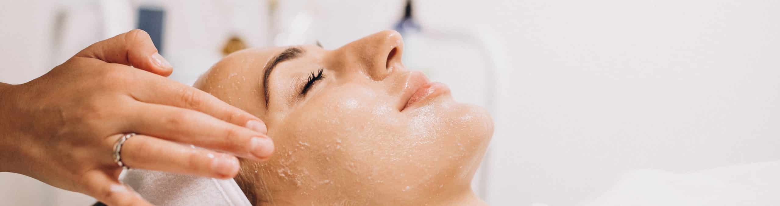 Cosmetologist cleaning face woman beauty salon 1