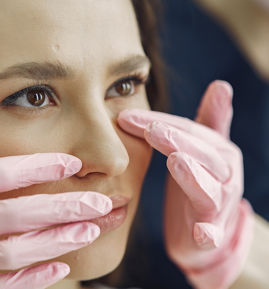 Woman with doctor cosmetology studio 2 1